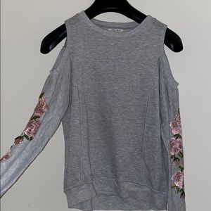 Long Sleeve Sweater! Beautiful Floral Pattern!